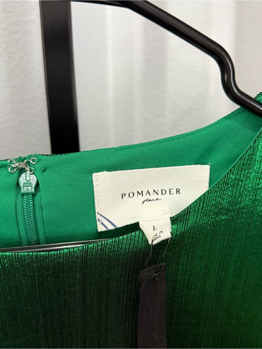Pomander Place Size Large Tuckernuck Women's Emerald Crinkle Lurex Lillith Dress - Picture 5 of 7